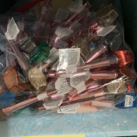 Makeup - Picture 8 of 10